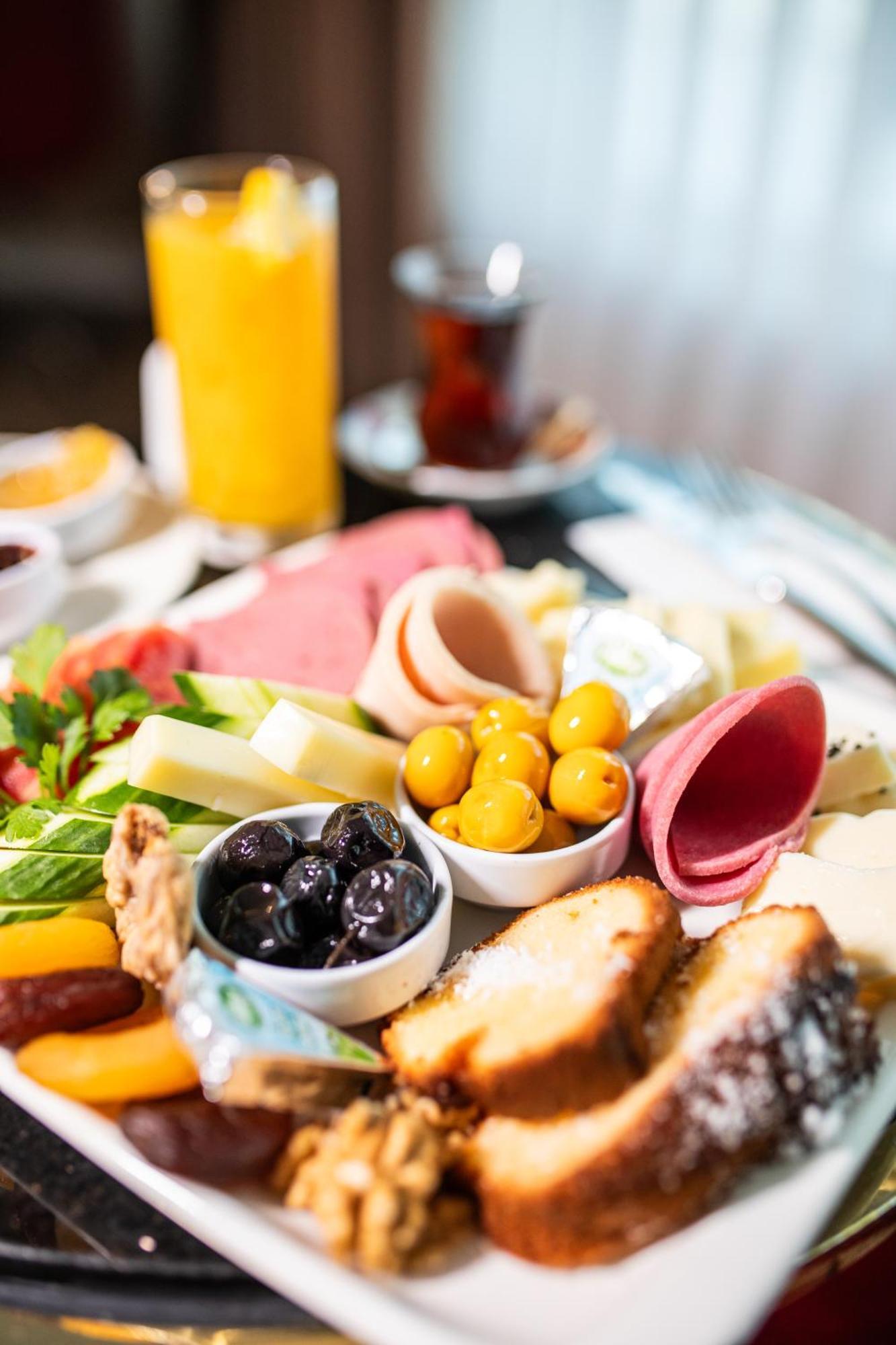 Ramada Encore Istanbul Kartal Екстериор снимка